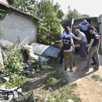 Inculpatul Gheorghe Dincă, ridicat de agenții de poliție/Foto: Inquam Photos