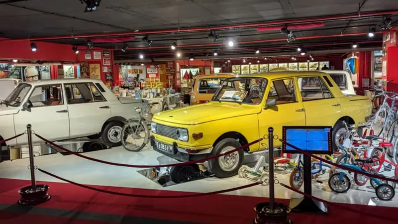 Incursiune în lumea mașinilor din epoca URSS: Lada, Dacia, GAZ, Wartburg, Skoda, Volga - Foto: autoweek.com/Murilee Martin