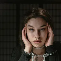 Dosarul columbiencei condamnate la cinci ani de închisoare pentru trafic de droguri se rejudecă - Foto: Pexels/MART PRODUCTION