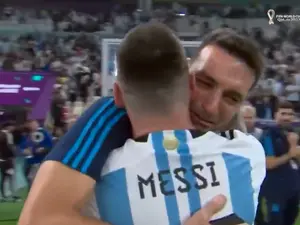 VIDEO Antrenorul Argentinei, lacrimi de fericire pe umerii lui Messi după calificarea în finală - FOTO: Twitter/NickoCardoso