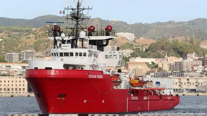 Nava umanitară Ocean Viking a salvat 129 de migranți în Mediterana în weekend/FOTO: dw.com