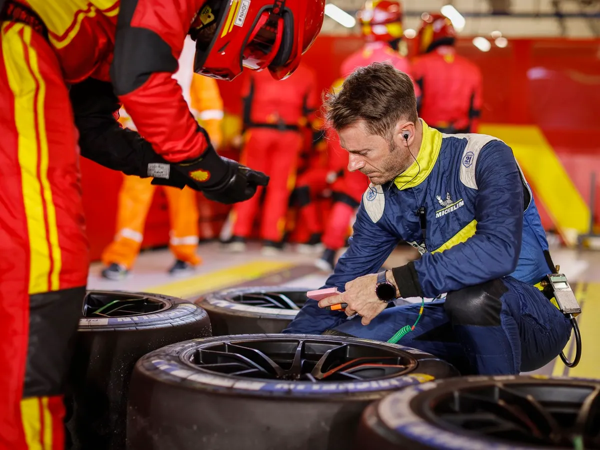 Alegerea cauciucurilor trebuie să țină cont de stilul de condus, specificațiile mașinii, dar și de greutatea autovehiculului  - Foto: Profimedia Images (Imagine cu rol ilustrativ)