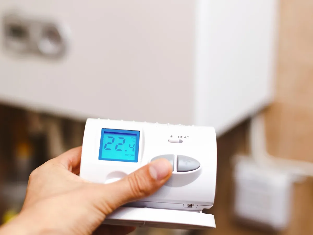 Metoda „nemțească” prin care reduci cu 20% factura la căldură. Când e momentul să oprești centrala