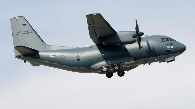 Președintele Nicușor Dan a plecat la Summitul B9 cu un avion militar folosit a stigerea incendiilor - Foto: Profimedia Images (imagine cu rol ilustrativ)