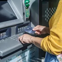 Ce români vor beneficia de 750 de lei în 2024. Banii intră direct pe un card - Foto: Arhivă/ Imagine cu caracter ilustrativ