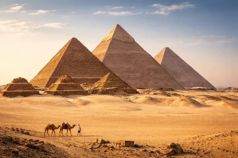 Piramide &icirc;n Egipt - Foto: Ambasada Rom&acirc;niei &icirc;n Republica Arabă Egipt
