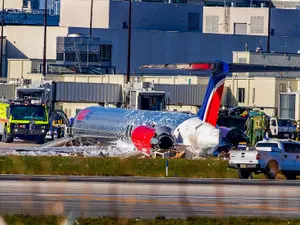 VIDEO Momentul în care un avion cu 126 de pasageri la bord ia foc la aterizare în Miami / Profimedia