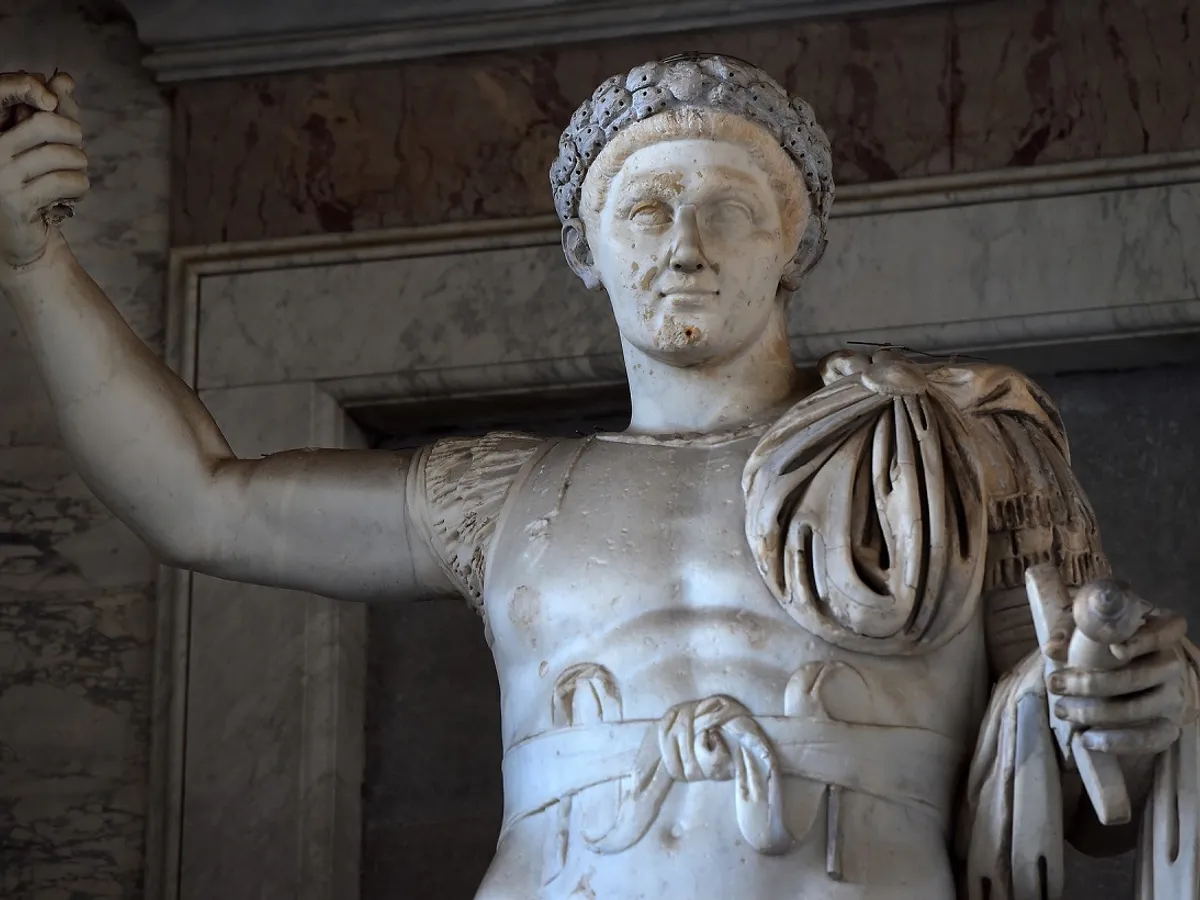 Cel mai lung pod din Antichitate, construit la Corabia de împăratul roman Constantin cel Mare. În ce scop?