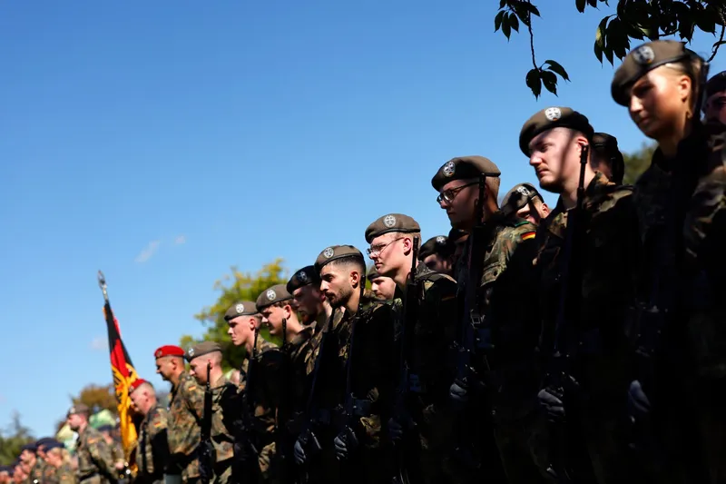Tineri de 18 ani, convocați au fost convocați pentru examene medicale &icirc;n vederea posibilei recrutări -  Foto: Profimedia Images (imagine cu  rol ilustrativ)