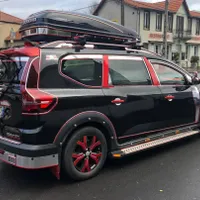 „Tuning”: Cum a transformat un șofer din Franța o Dacia Jogger în „culmea kitsch”-ului - Foto: Facebook/Dacia Duster Trails & Technical