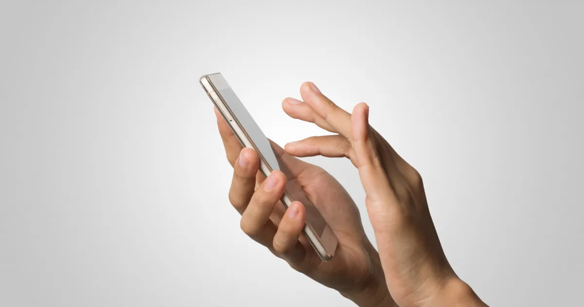 În curând, și străinii îți vor vedea mesajele de pe WhatsApp. De când intră în vigoare modificarea?