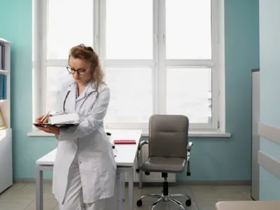Medicii sunt exasperați de pacienții care vin diagnosticați de ChatGPT - Foto. Freepik (rol ilustrativ)
