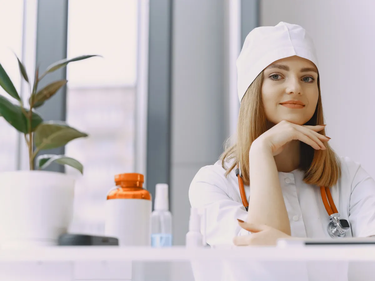 Consumul de sare, orele pe scaun și pe telefon înainte de somn pot afecta sănătatea inimii. Medicii anunță