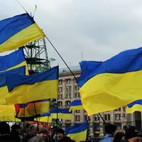 „Nu ne temem de nimeni": Ucrainenii ridică steaguri pentru a sfida teama de invazia Rusiei/FOTO: neweasterneurope.eu