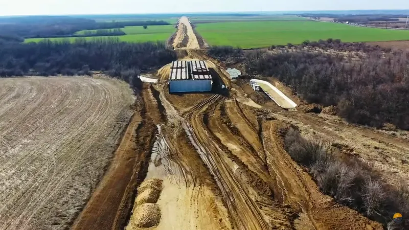VIDEO Care este autostrada de 32 de km, lăsată în paragină de Umbrărescu. Niciun utilaj sau muncitor - Foto: Facebook/ Asociația Pro Infrastructură