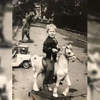 Recunoașteți personajul? Prezentatorul iubit de români cu o poveste impresionantă de viață. Cine e? - Foto: Arhiva (imagine cu rol ilustrativ)