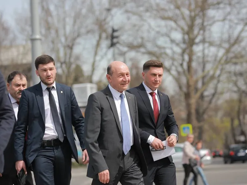 Traian Băsescu știe câte ceva despre guvernări/FOTO: Facebook.com