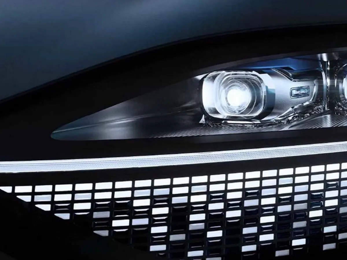 Chinezii au inventat „mașina – cinema”. Farurile au funcție de proiector - Foto: huaweicentral.com