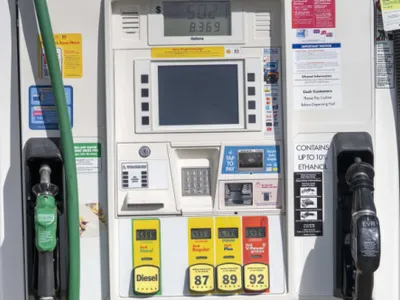 Preţul benzinei în SUA a crescut cu 20% de la declanșarea conflictului din Iran. Cât a ajuns să coste acum. Comparație cu România