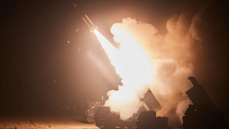 SUA încarcă HIMARS-ul ucrainean cu rachete ATACMS pentru a rupe definitiv Crimeea de la Putin - Foto: Profimedia images