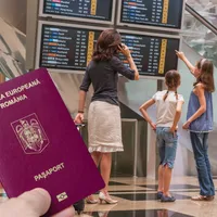 Cum îi faci pașaport copilului în 2024? Documente necesare și taxe pentru o călătorie fără probleme - Foto: Profimedia images