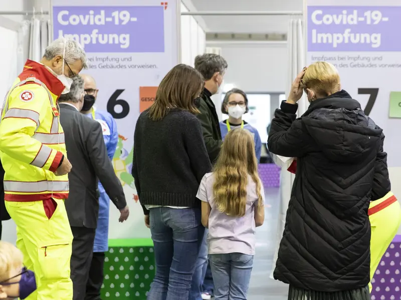 Austriecii care vor refuza să se vaccineze anti-COVID, amendaţi cu până la 3.600 de euro. / Foto: time.com