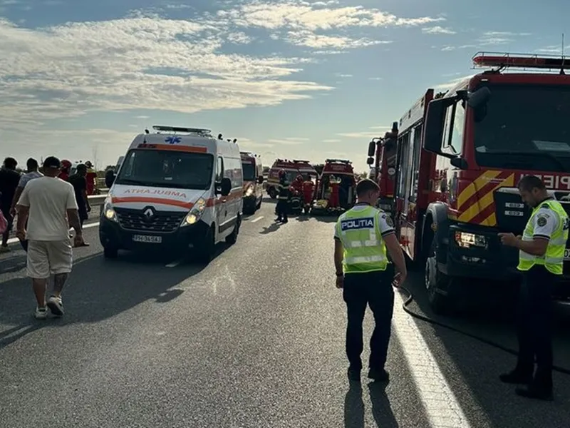 Accident pe A3. Un vehicul a lovit parapetul. O victimă e inconştientă, alte 6, în stare critică - Foto: News.ro