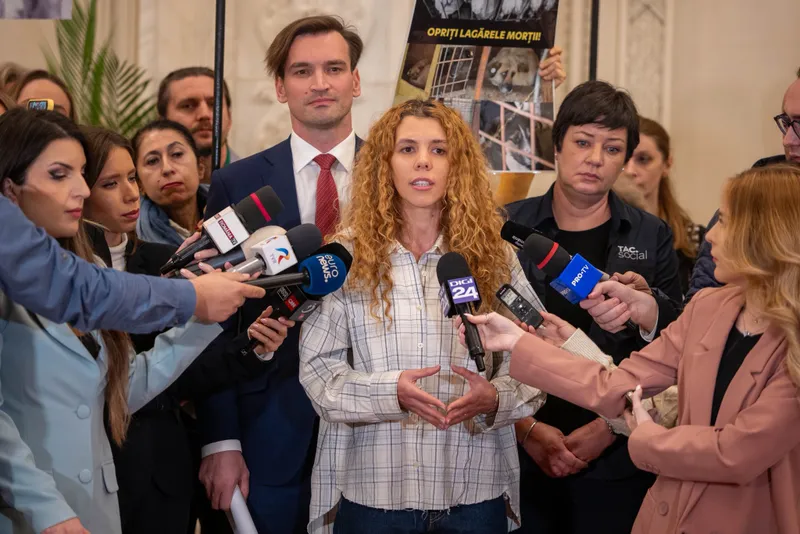 Hilde Tudor, directorul Protecției Animalelor &icirc;n Consiliul Județean Ilfov este promotoarea noilor modoficiări legislative &icirc;n favoarea animalelor fără stăp&acirc;n și &icirc;n dauna intereselor oamenilor. Sursă foto: Facebook