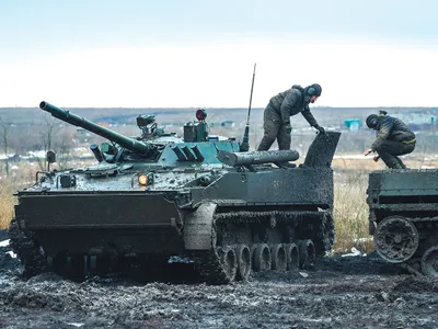 Tanchiștii ruși la un exercițiu militar în regiunea Rostov, la câțiva kilometri de granița Ucrainei - Foto: Getty Images