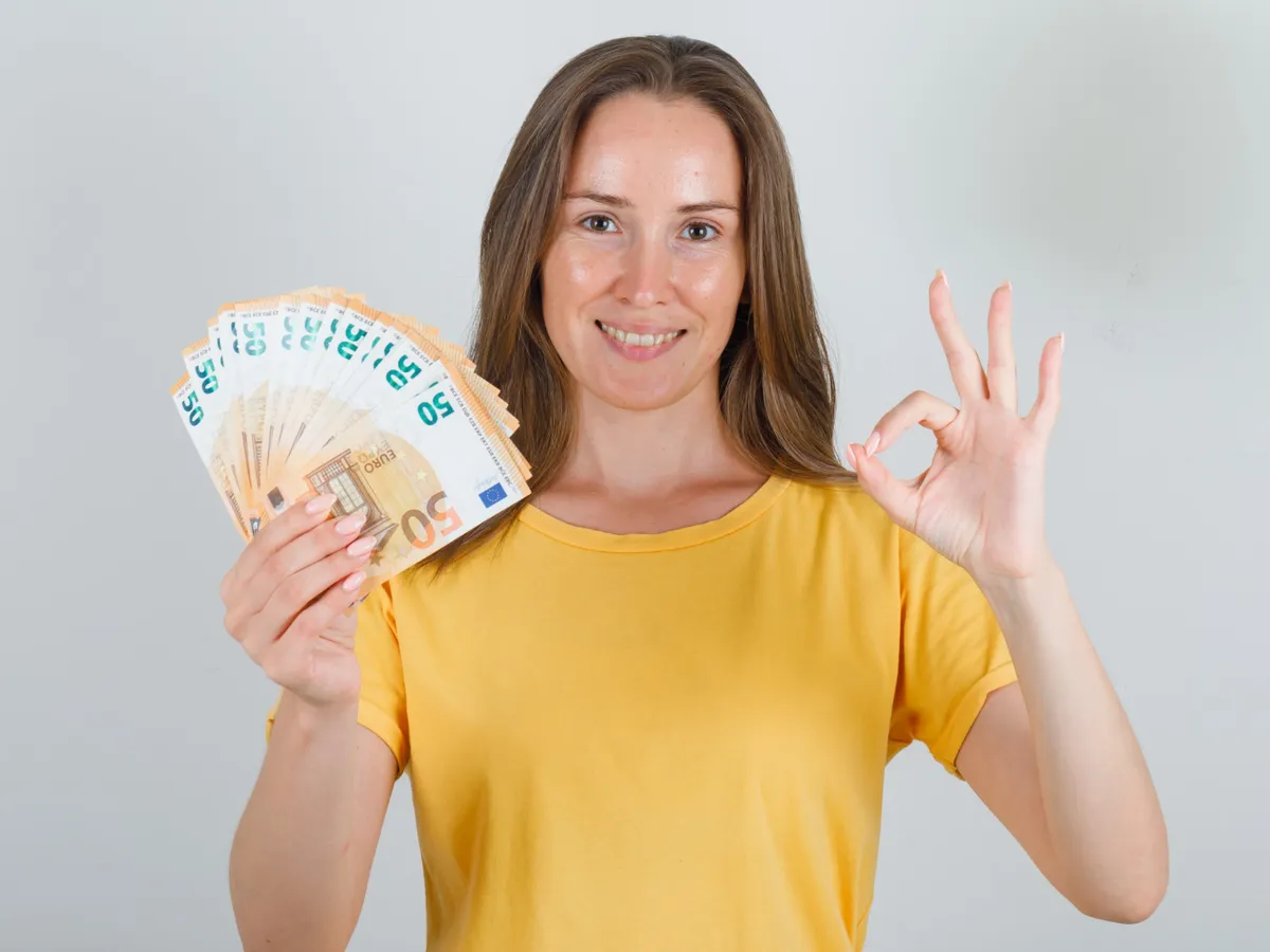 Foto: Românii care lucrează în Germania sunt afectați de salariile mici de pe piață. Cum arată cifrele? Sursa: Freepik