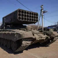 VIDEO Forțele ucrainene au capturat un tank cu muniție termobarică și câteva T-72B rusești/FOTO: profimediaimages.ro