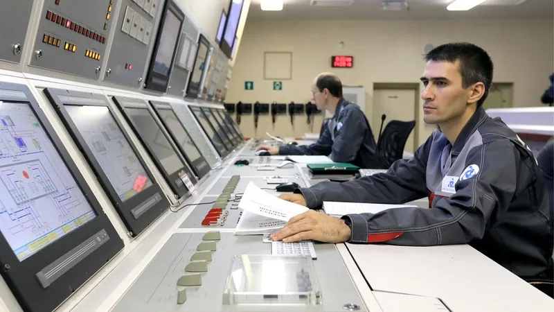 Putin construiește o centrală nucleară, în Ungaria, la 250 km de România. Cât de periculoasă este? - Foto: Profimedia Images