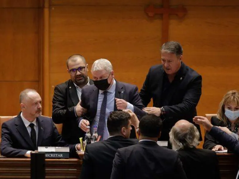 Plângere depusă de PNL împotriva celor doi deputați AUR care l-au bruscat pe Florin Roman. Foto Inquam Photos