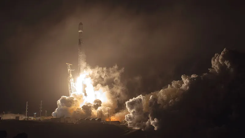 Sonda spațială Double Asteroid Redirection Test (DART) a NASA a fost lansată pentru a se ciocni cu un asteroid, în prima misiune din lume de testare a apărării planetare.