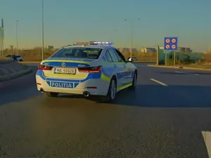 Mulți șoferi habar nu au cum să merge în giratoriu. Poliția Rutieră a făcut un film explicativ - Foto: captură video