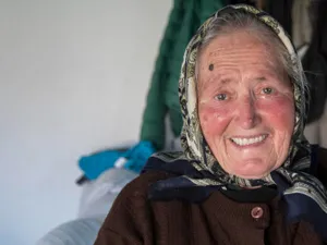 Pensionară aflată la pensie - Foto: Freepik