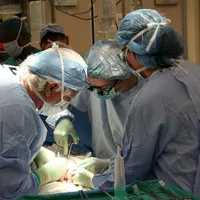 Fetița de cinci ani, cu hepatită severă, transferată la Fundeni pentru transplant /foto: viata medicala