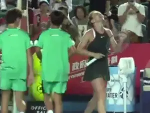 Gesturile făcute de Simona Halep la Hong Kong, imediat după prima ei victorie în 777 de zile