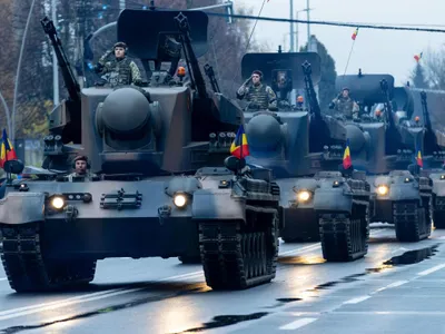 Repetiţii, la Alba Iulia, înainte de Ziua Naţională - Foto: INQUAM PHOTOS/Andrei Apolzan