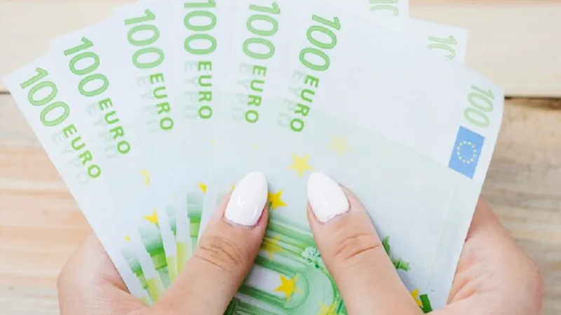 Salariu minim de 2.100 €/ lunar pentru o categorie de români. Unde se plătește astfel? - Foto: Freepik.com (rol ilustrativ)