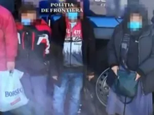 Migranții au fost prinși de polițiștii de frontieră. FOTO: Captură video