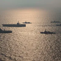 VIDEO China și SUA, bătălie pe strâmtoarea prin care trec 1.000 de nave anual. Alte 7 țări implicate - FOTO US NAVY