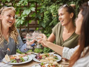 Cum să mănânci ce vrei și să nu te îngrași. Totul ține de ordinea în care consumi alimentele - Foto: Freepik (Imagine cu rol ilustrativ)
