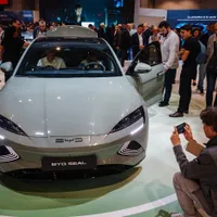 Cifre-ȘOC, pentru industria auto din Europa. 60% dintre nemți iau în calcul o mașină chinezească - Foto: Profimedia Images - Imagine cu rol ilustrativ