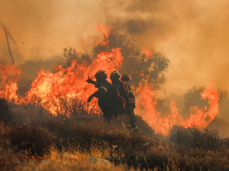 Incediu de vegetație uriaș, în estul Insulei Creta. Mii de turiști, evacuați în masă - Foto: Profimedia Images