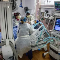 De ce trimitem pacienți în Ungaria. A vaccinat dublu față de România. Decese, de 26 ori mai puține / npr.org