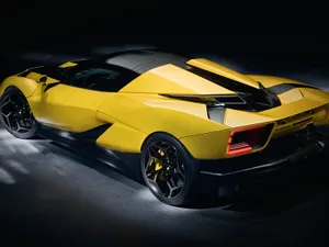 Interzis, iubitorilor de mașini electrice! Supercar cu motor V12 pe benzină de 2.128 de cai, manuală - Foto: Giamaro Automobili