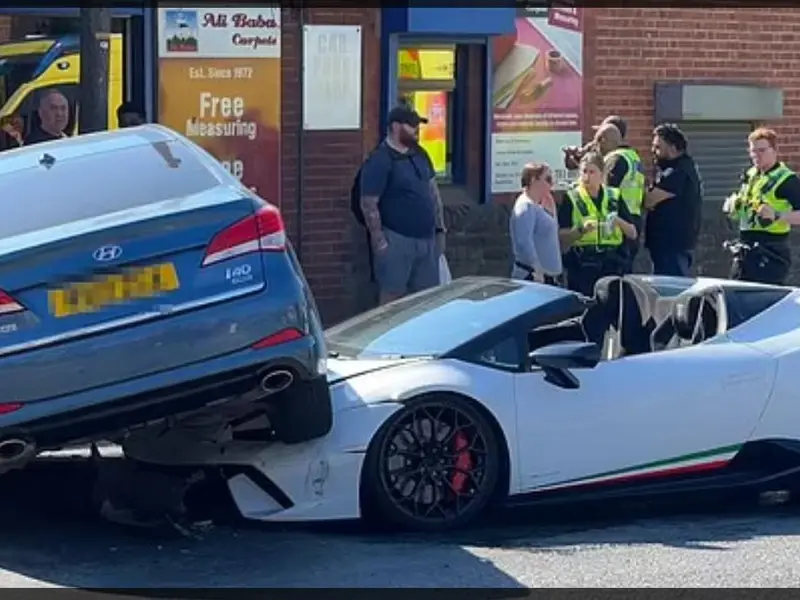 Hyundai i40, pe un Lamborghini Huracan /foto: captură video