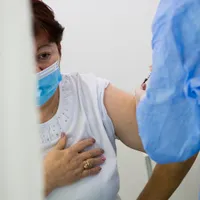 Peste 700 de reacții adverse raportate la imunizarea cu AstraZeneca. Inquam Photos / Cornel Putan