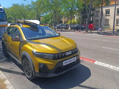 Primele imagini cu Dacia Sandero facelift: Design și elemente de Duster, motorizări hybrid - Foto: largus.fr